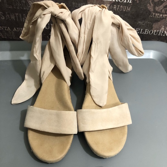 Ugg Wedge Espadrille Tie Around Sandals. Size 10. - Picture 3 of 9